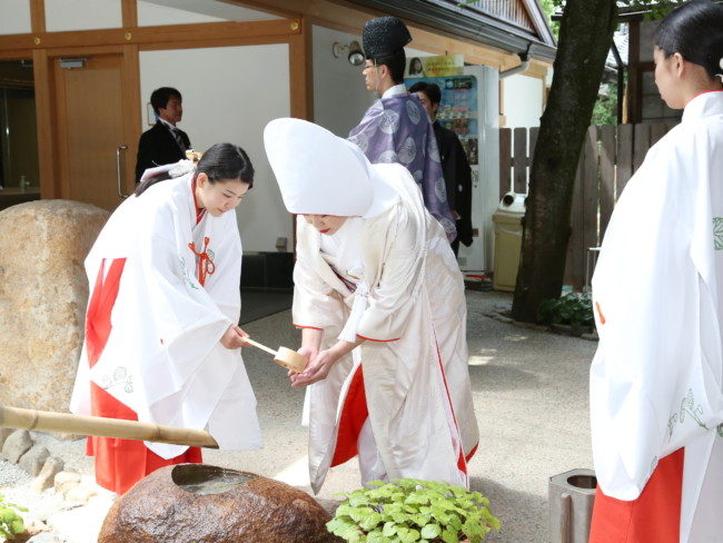 上賀茂神社の結婚式、手水の儀